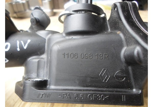 Корпус термостата Renault Kangoo II, Clio IV, Captur, Megane III, Scenic III 1.5 dci, 110609813R